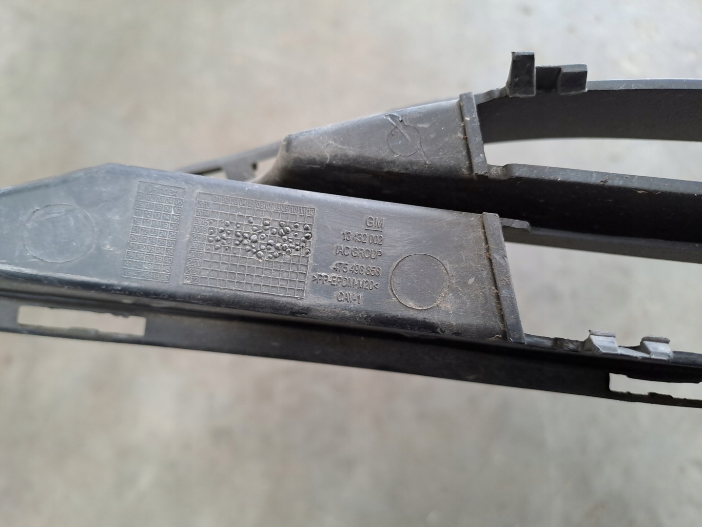 mřížka nárazníku předek 13432002 Opel Corsa E