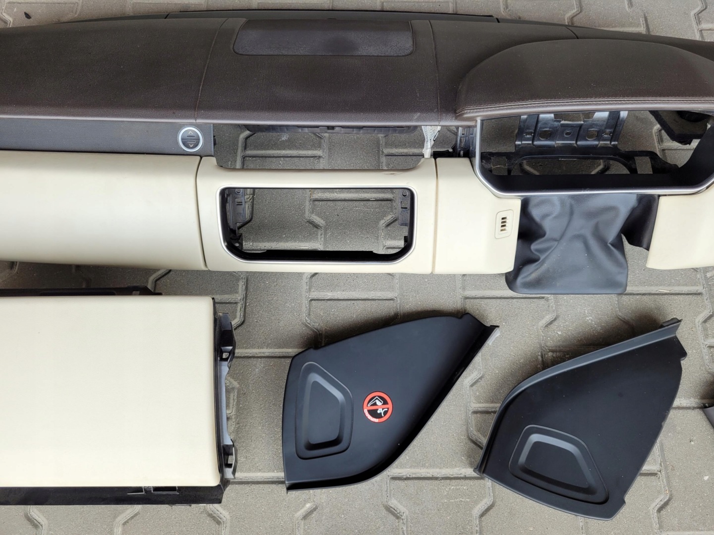 dashboard cockpit console passenger compartment DASHBOARD UK ANGLIK RANGE ROVER VOGUE L405