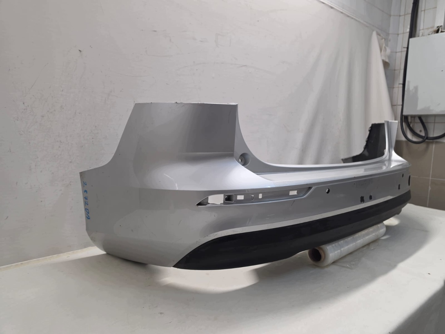 VOLVO V60 II 2 18-> bumper rear part rear PDC