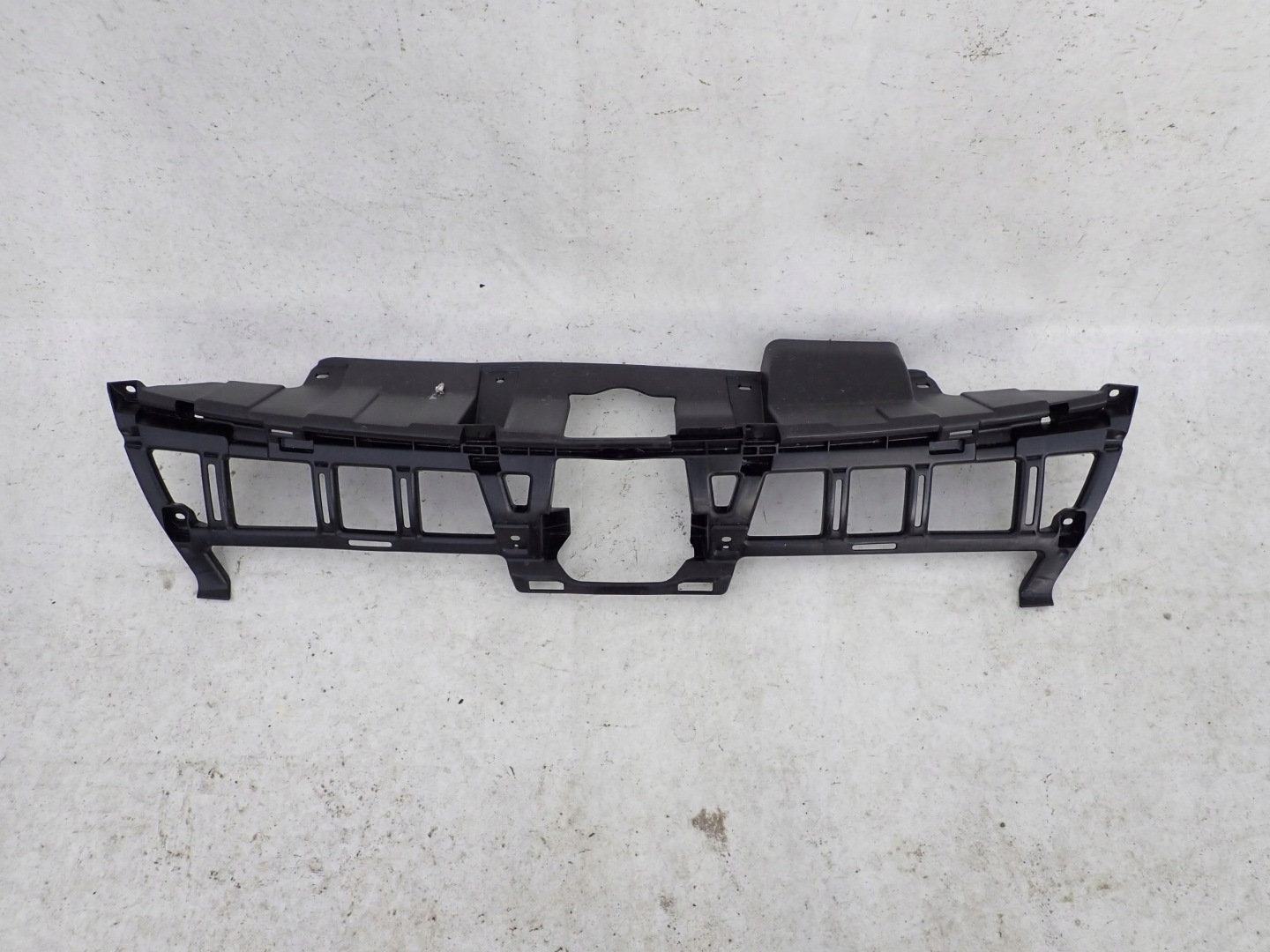 SUZUKI VITARA III 15- holder GRILLA grille