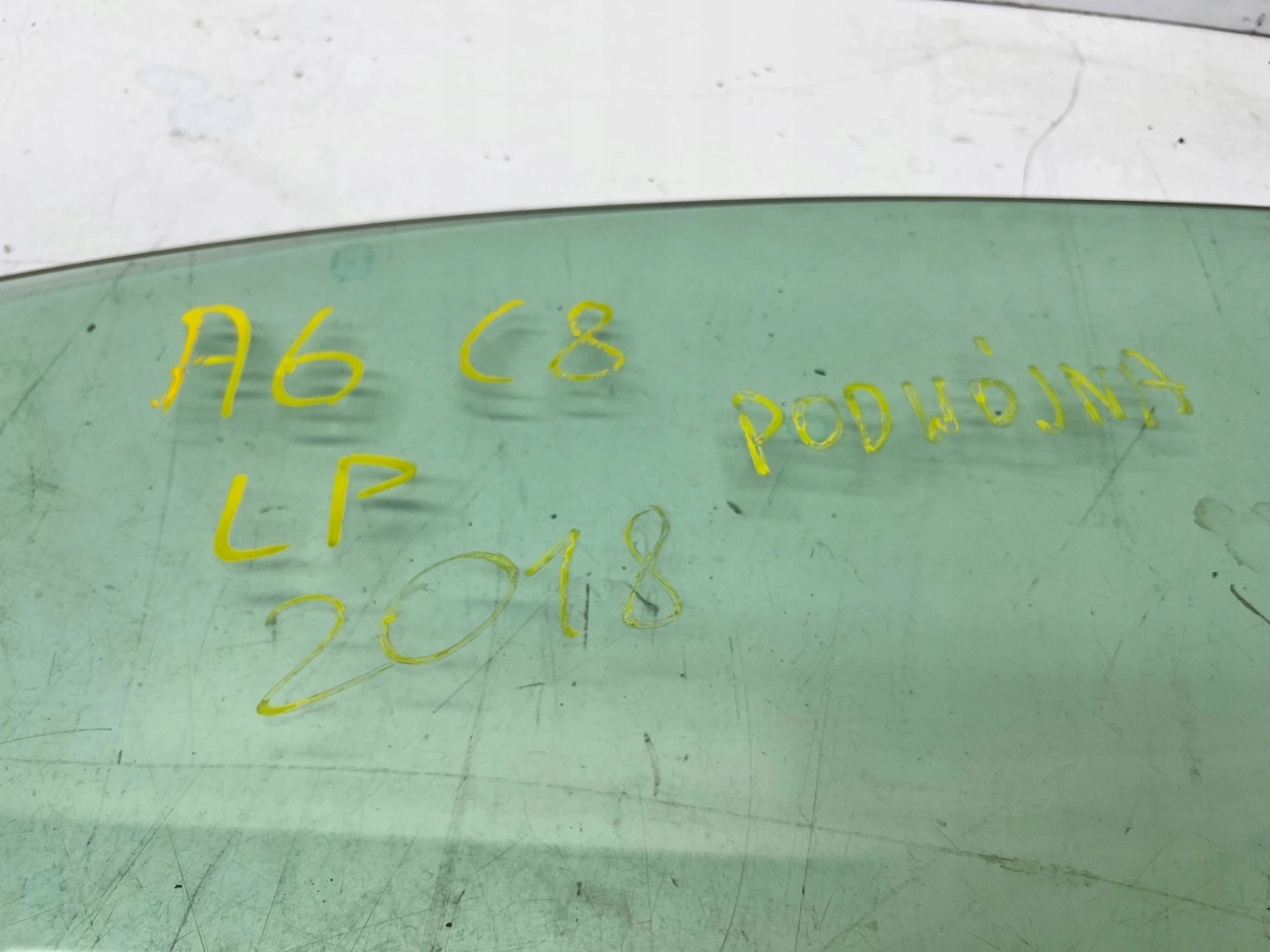window side door left front AUDI A6 C8 PODWOJNA 4K0845021