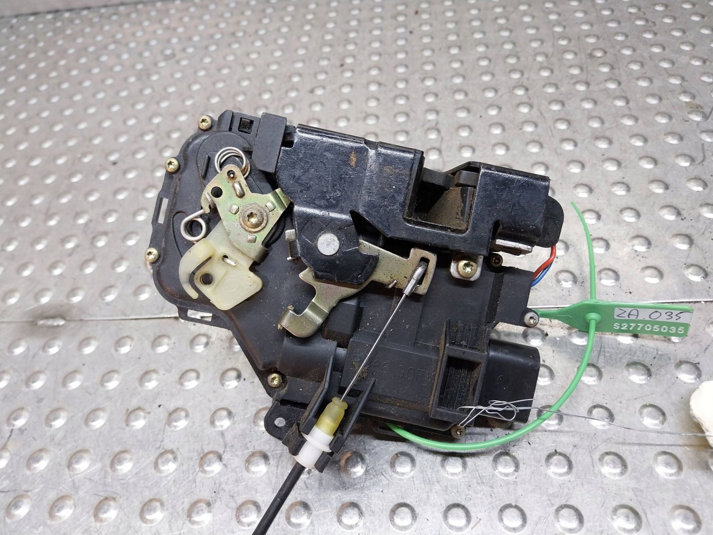 lock door right front 9 PIN EU 4B1837016G AUDI A4 B6 A6 C5