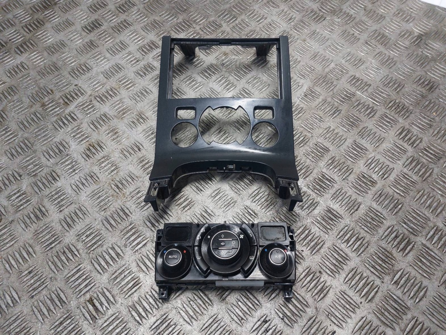 PANEL air conditioning devices central frame PEUGEOT 5008 and 96738321XT 9685099777