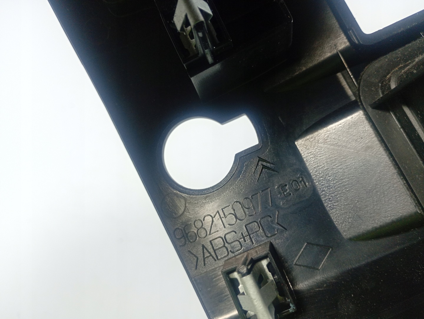 CITROEN C4 04-12 KRATKI des lüfters luft SRODKOWE OE 9682150977