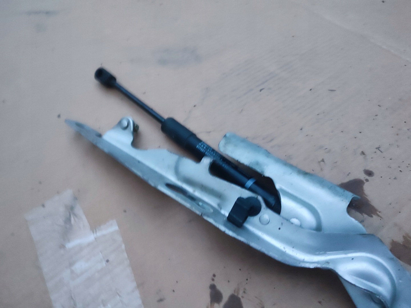 hinge bonnets left VOLVO V60 and S60 II 30799178