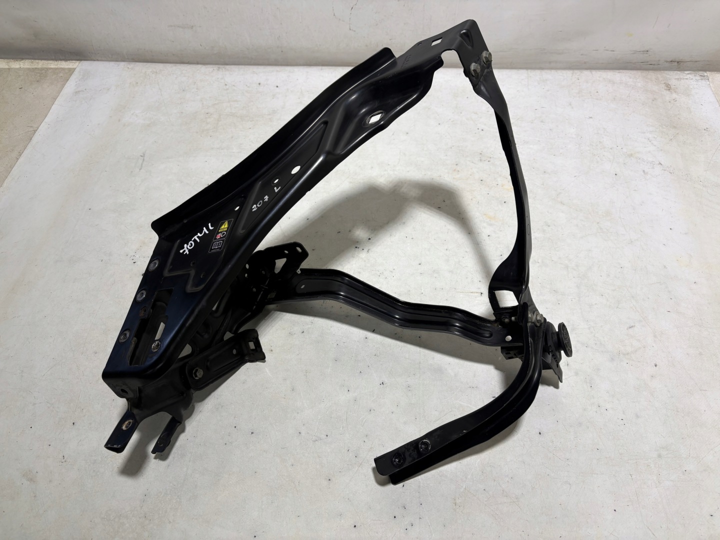 support panel for radiators OKULAR left pillar holder lights MERCEDES W204