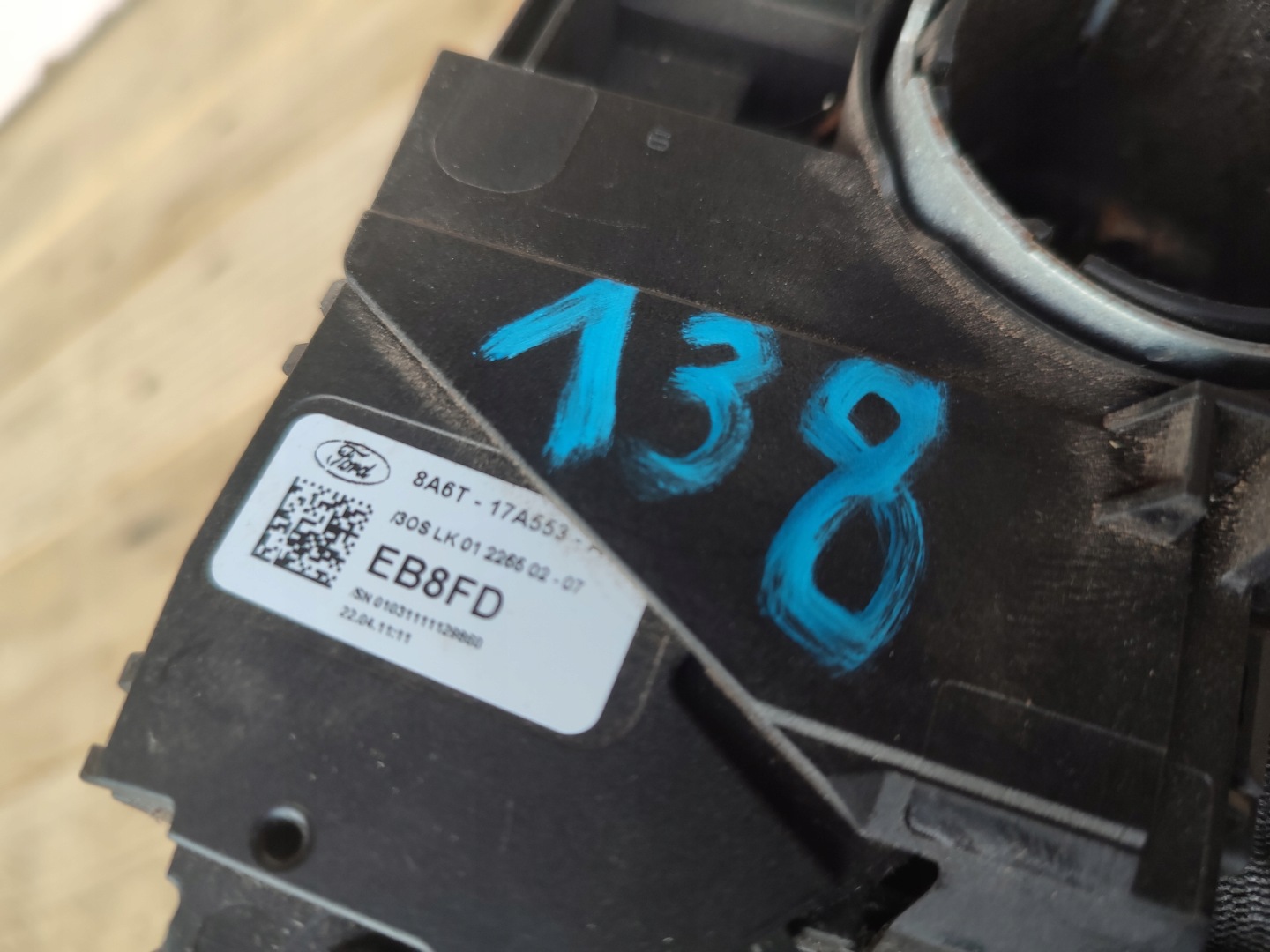 commande levier commodo sous volant FORD FIESTA MK7 8A6T-13N064-BF