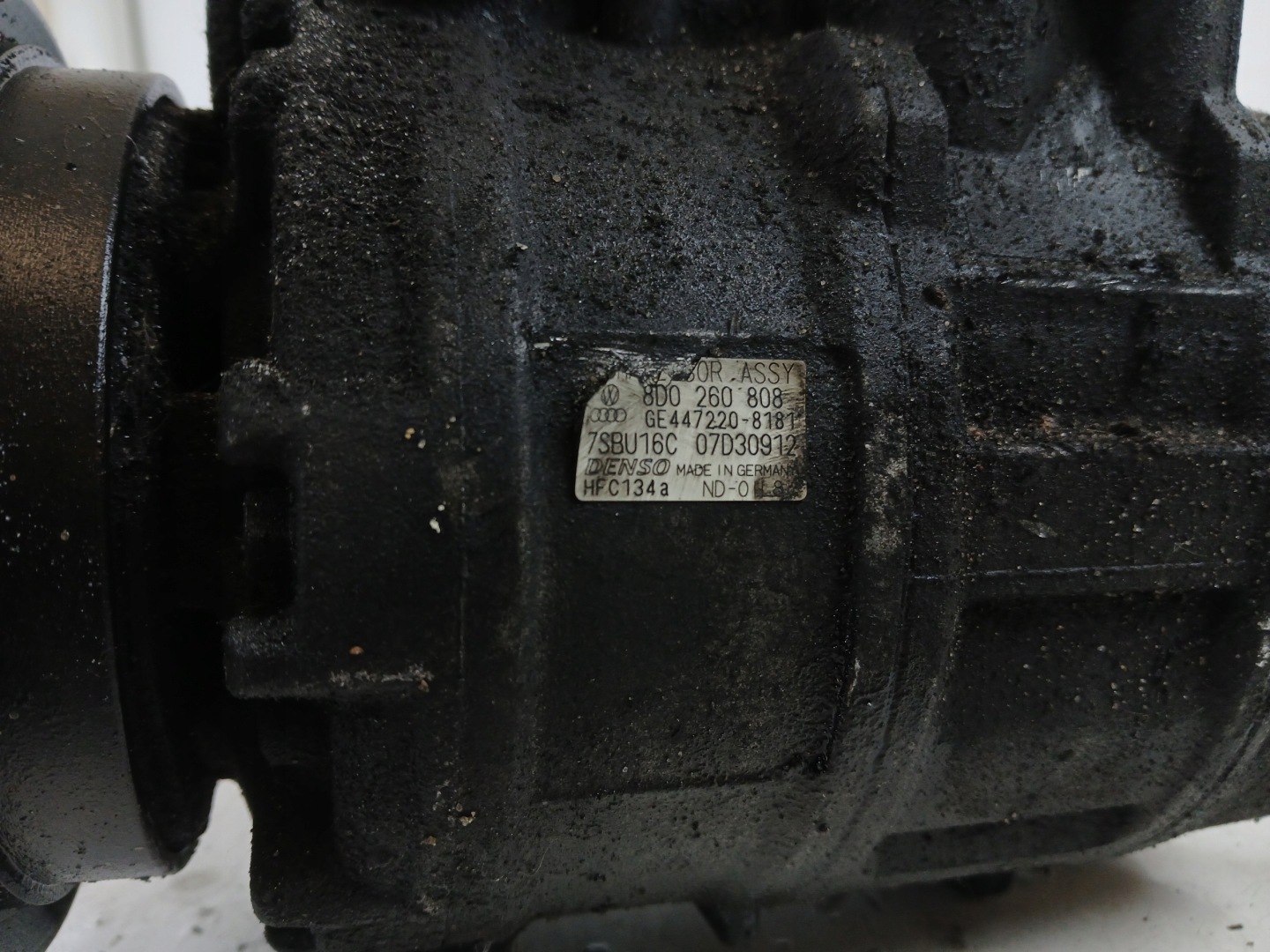 AUDI A4 B5 compressor; compressor of the air conditioning 8D0260808