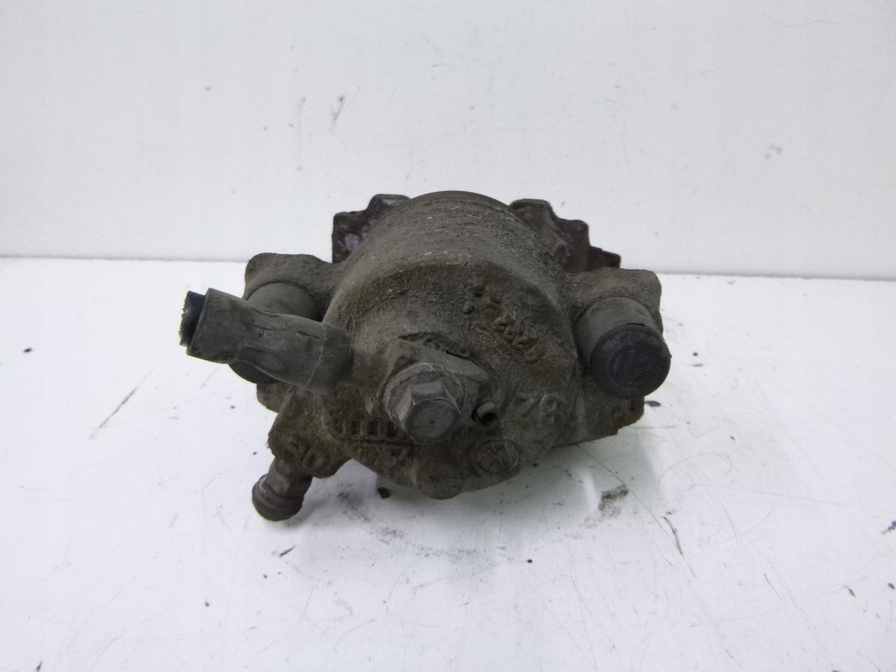 caliper brake front Volkswagen Golf IV 1.4 00r.
