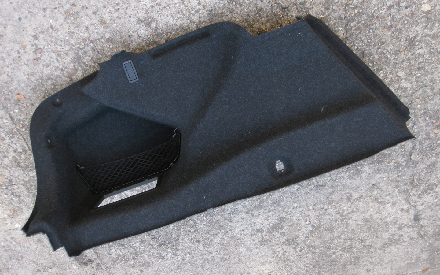BMW 5 G30 3.0D 19R boot upholstery left rear part 7942875