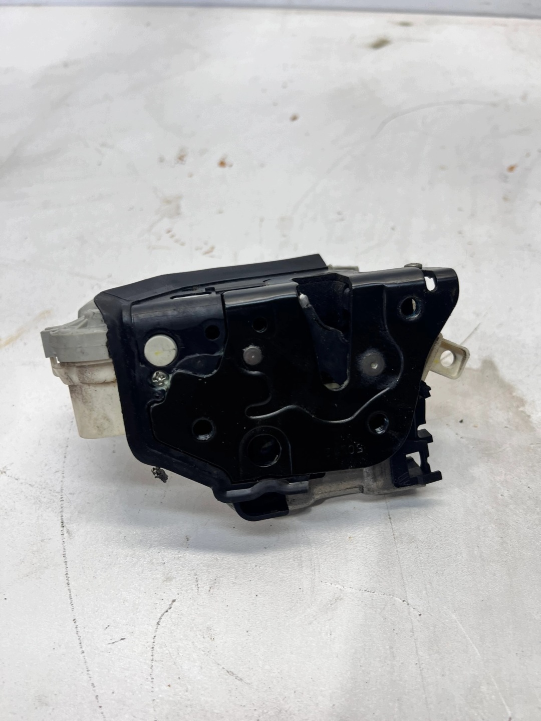 lock door left front AUDI A1 A3 A4 Q5 8X1837015 7-PIN