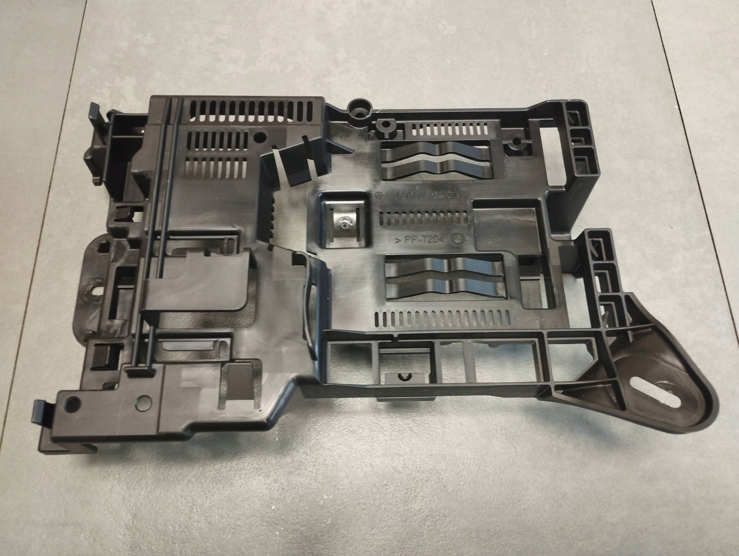 Mercedes-Benz GLE W166 bracket A1665452400