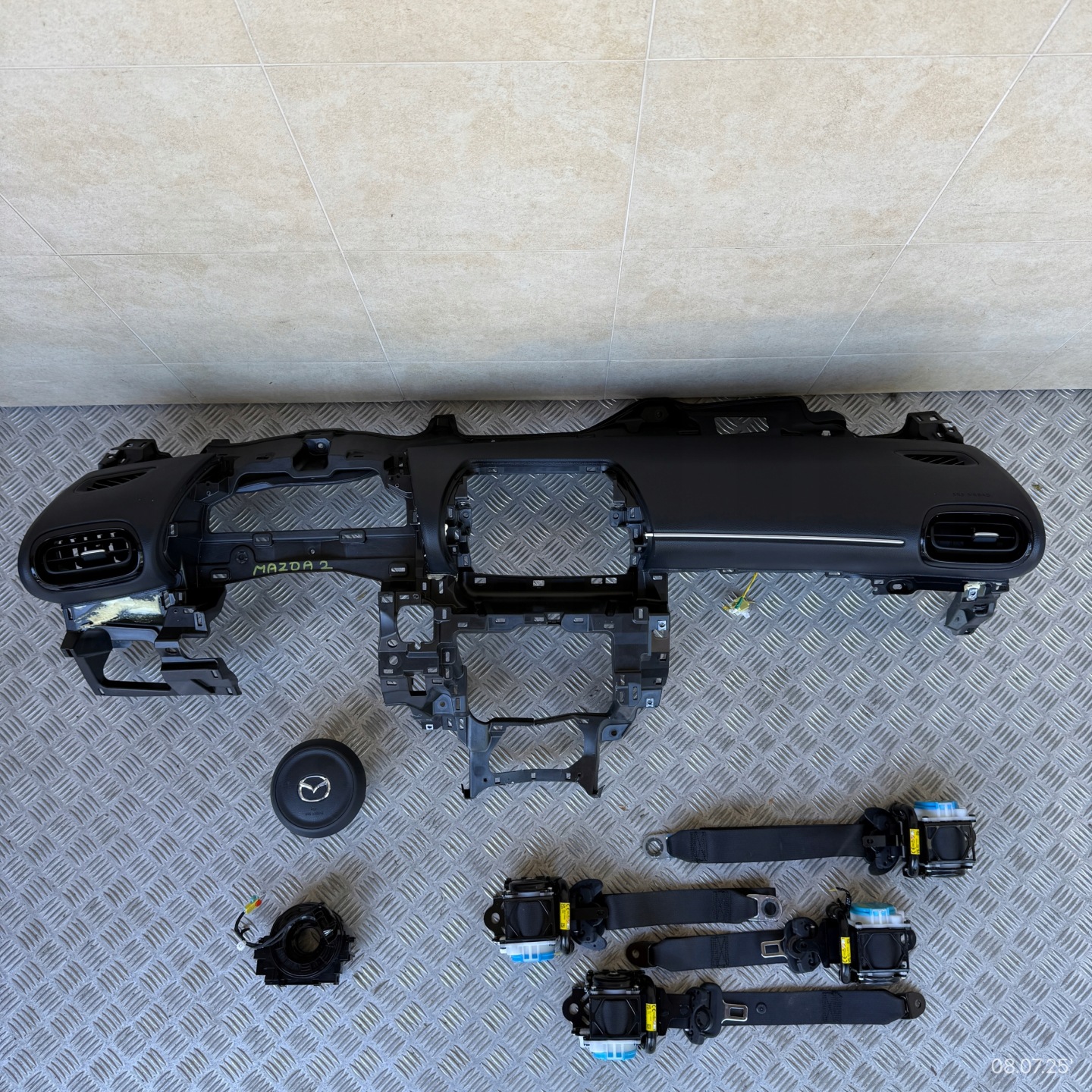 dashboard complete airbag console tension belts cockpit MAZDA 2 IV 2024 ROK