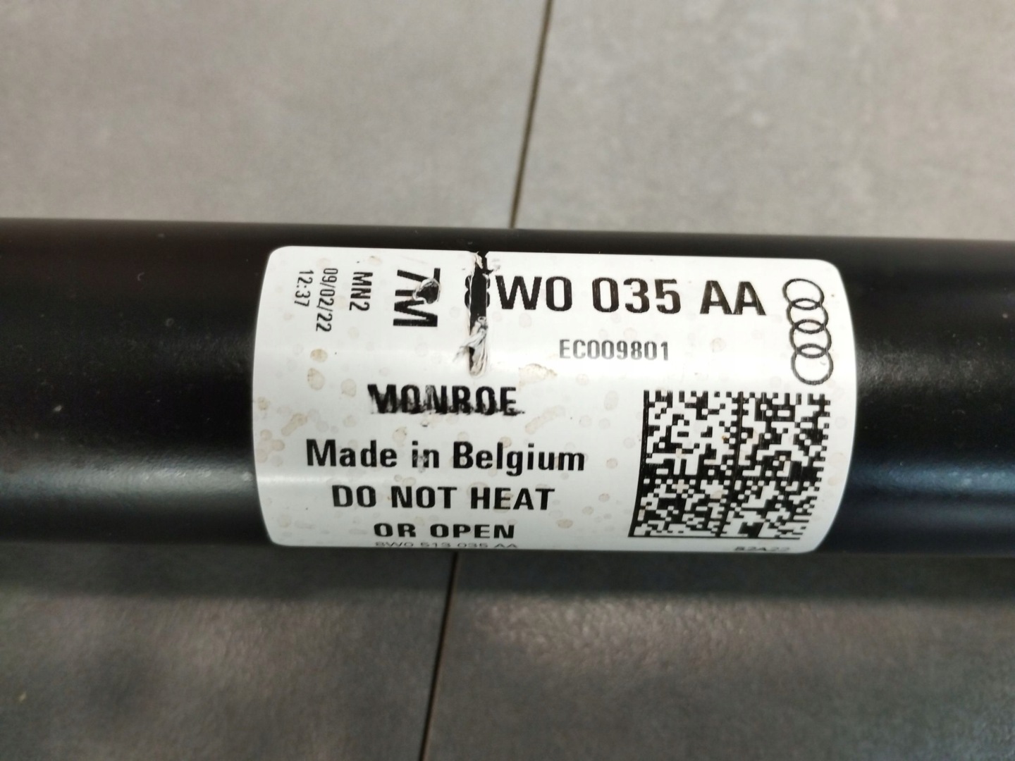 Audi A4 B9 8W Sedan Stoßdämpfer heck hinten 8W0035AA