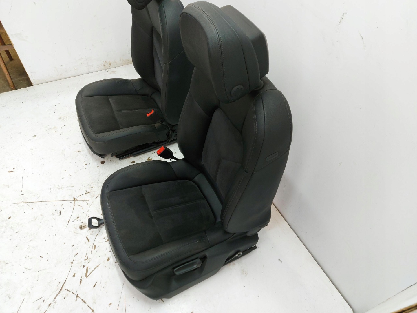 PORSCHE MACAN 95B seats right front ALCANTARA electrical