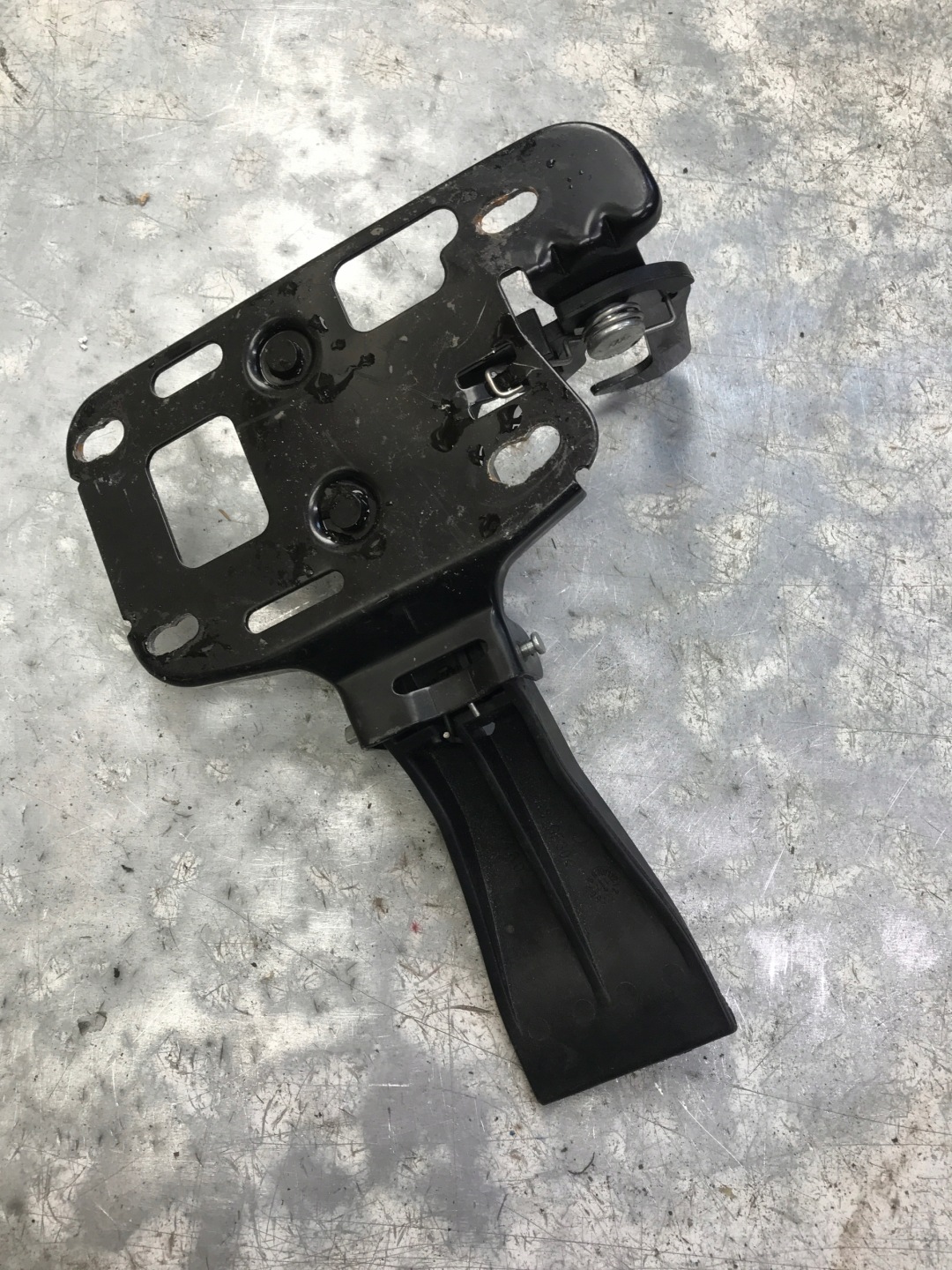 lock RYGIEL bonnets AUDI A5 8T0823480