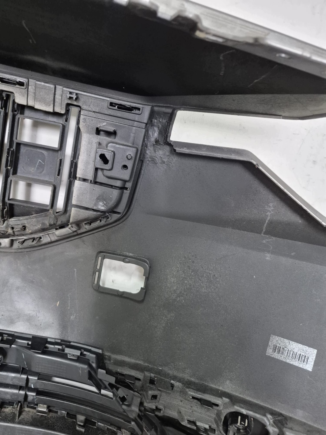 POLESTAR 2 II 20- bumper front front grill grid PDC 31690327