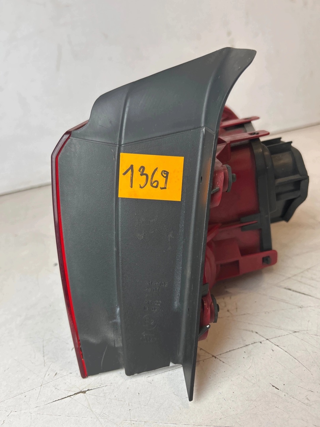 light rear part rear left Volkswagen Passat B7 sedan