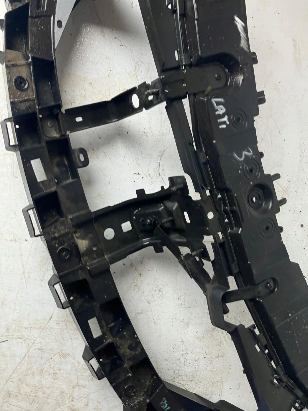 support panel for radiators pillar iron RENAULT LATITUDE 625108157R