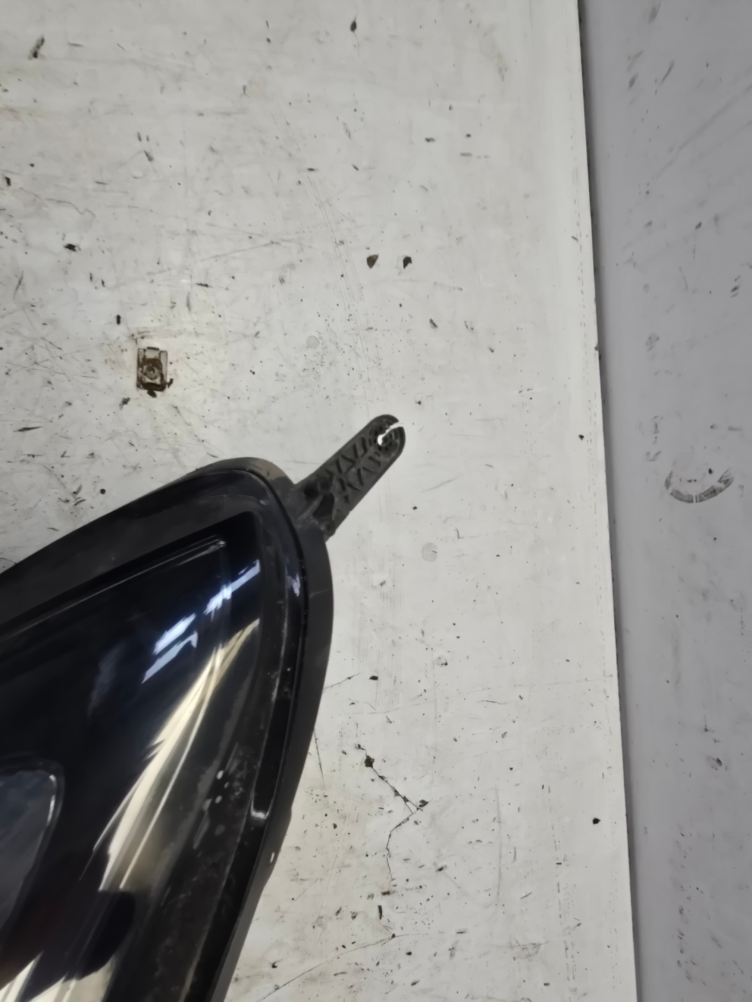 OPEL CORSA E REFLEKTOR light right front ANGLIK Z LEDEM 13381346
