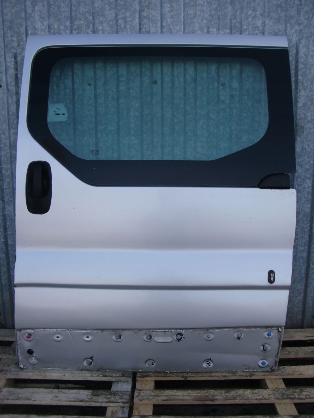 RENAULT TRAFIC OPEL VIVARO door side sliding left silver window