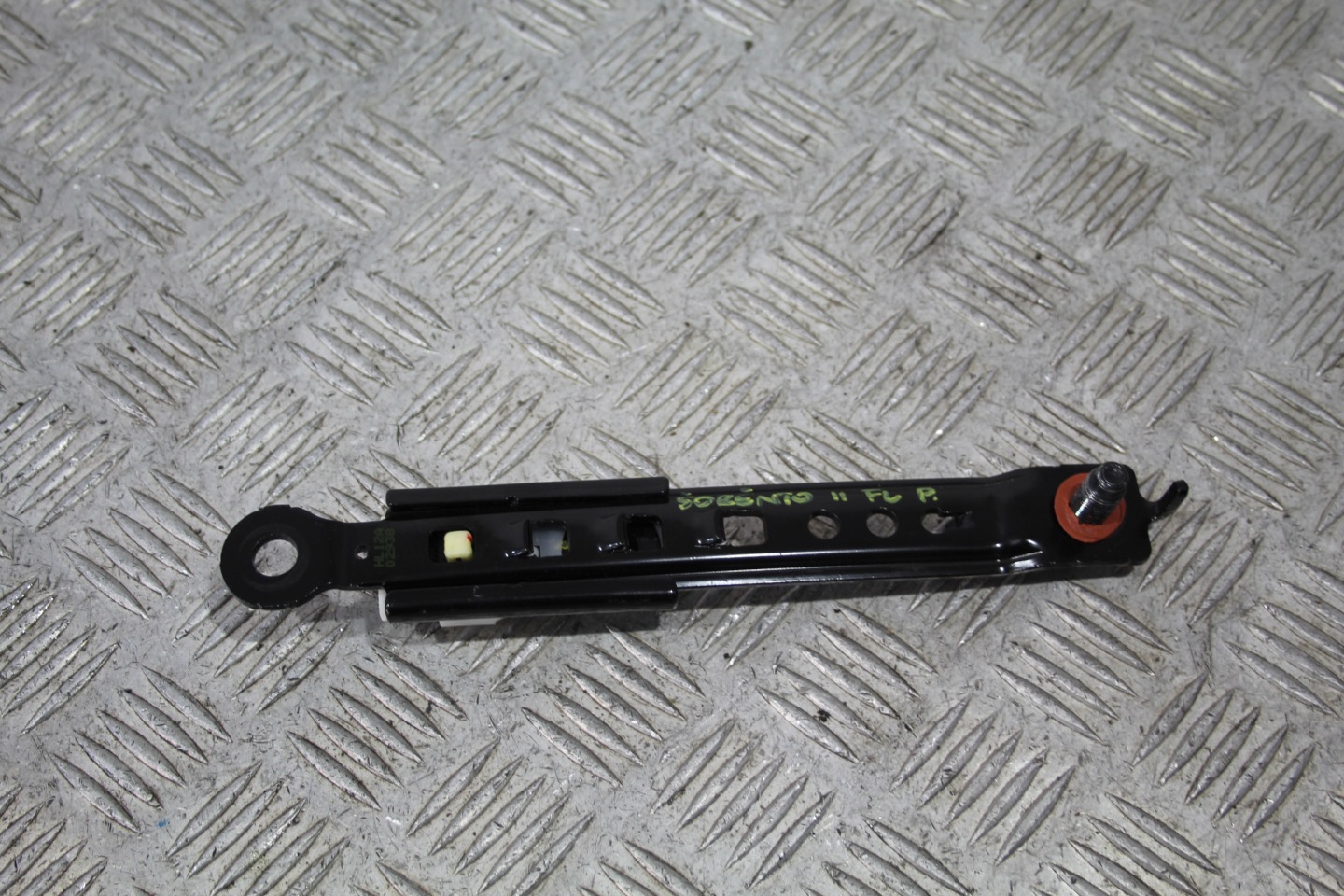REGULACJA PASOW right KIA SORENTO II 2 LIFT