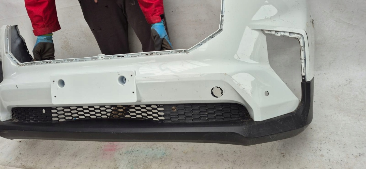 MAXUS EV90 V90 e DELIVER 9 19-> bumper front front PDC