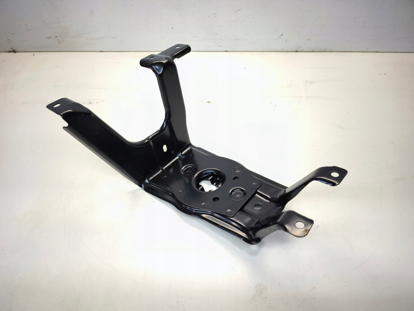 Support plaque Roues de la roue de secours AUDI A4 B9 A5 8W0802715B