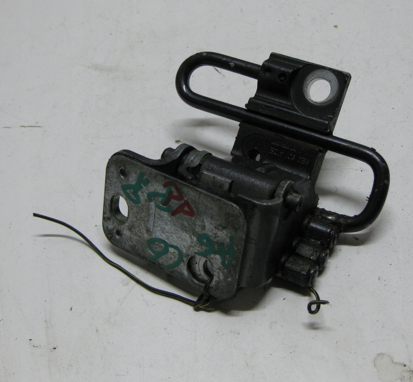 AUDI A6 C6 hinge door right front 8E0831412E