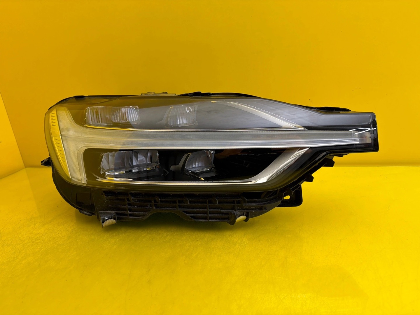light right front Volvo XC60 II Mid Led 2016- 32133545