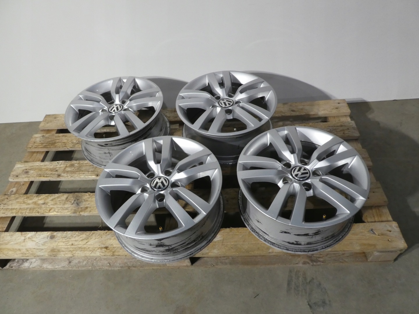 4X discs aluminium disc 5N0601025R VW 5X112