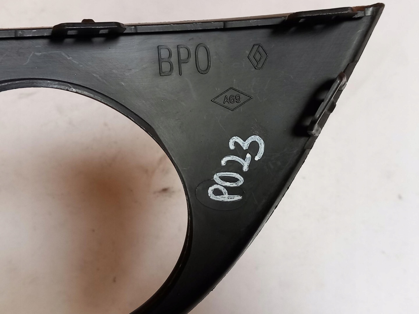 grid of a bumper left front RENAULT CLIO III 01040285004 05-12