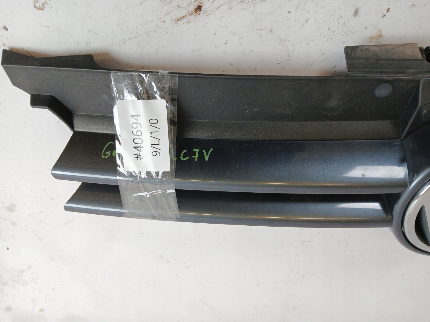 VW GOLF IV grille masque radiateur LC7V