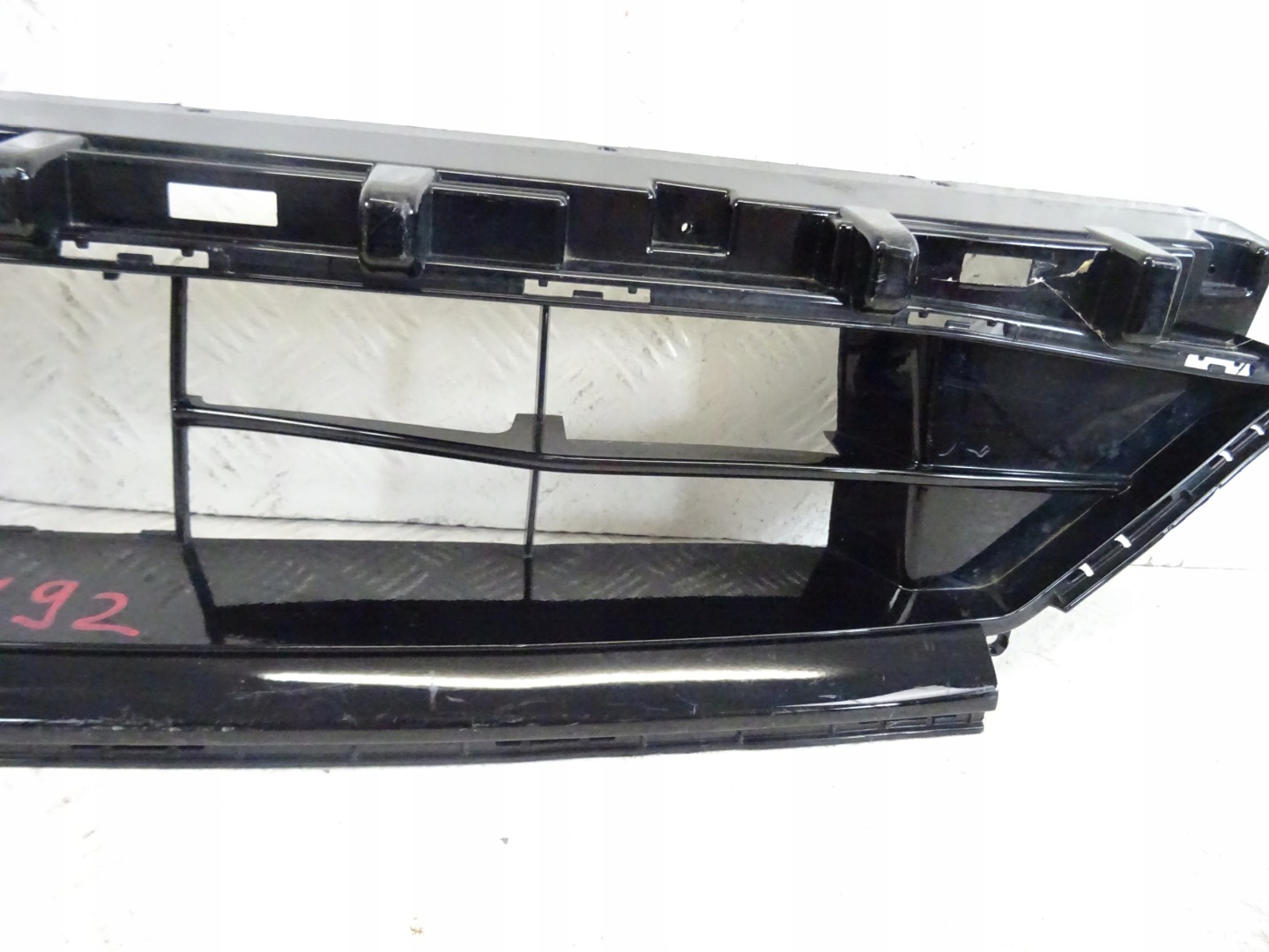 grid of a bumper front front central FORD KUGA MK3 ST-LINE LV4B-17K945-S