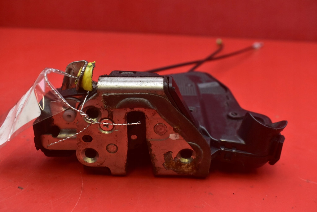 lock door left front front EU TOYOTA VERSO 1 and 09-13