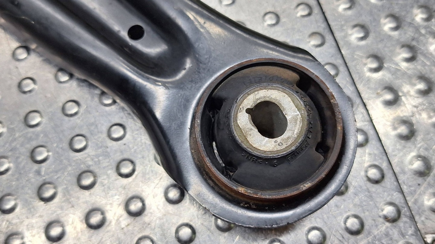 arm left front L1TC-3051-AB FORD PUMA MK2