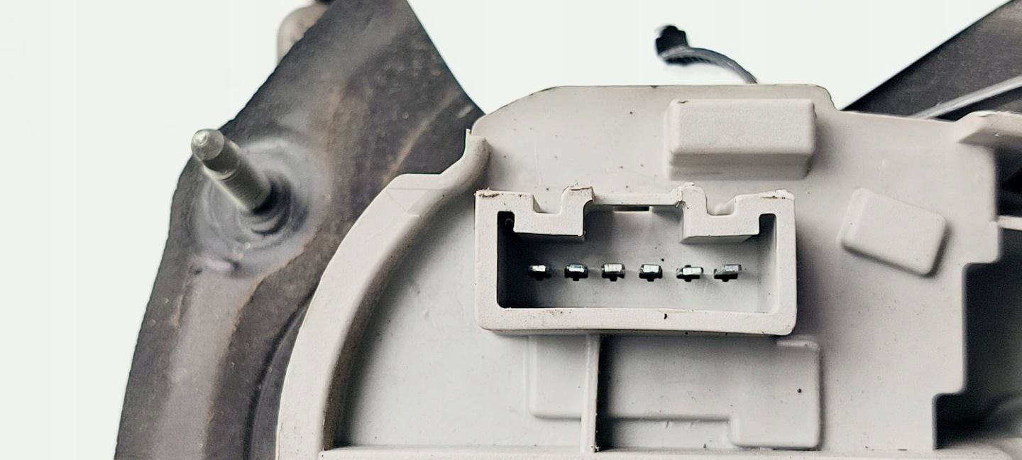 light left rear part 81561-0F020 TOYOTA COROLLA VERSO