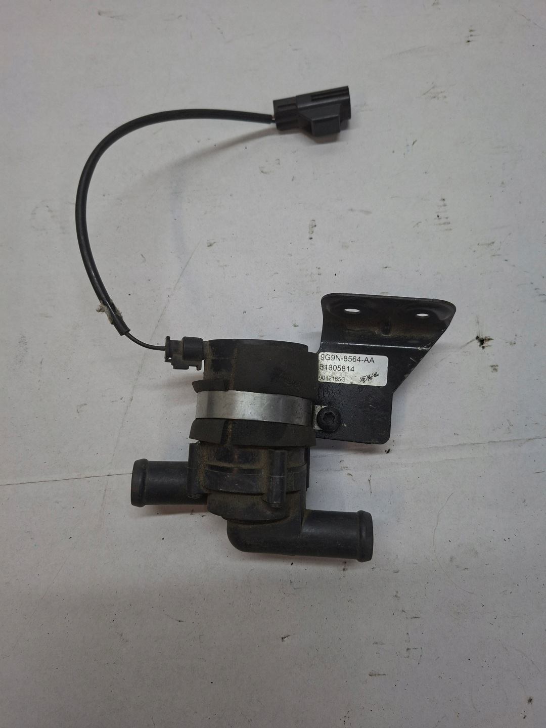 pumpa obehu vody FORD MONDEO MK4 9G9N-8564-AA