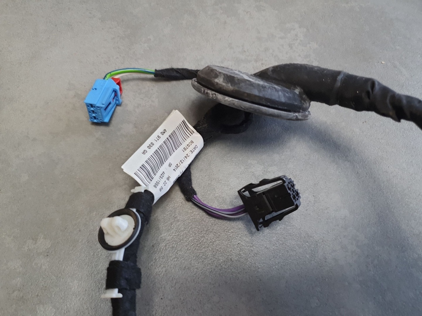 Audi Q7 4M Przelotka door right front 4M0971030GA