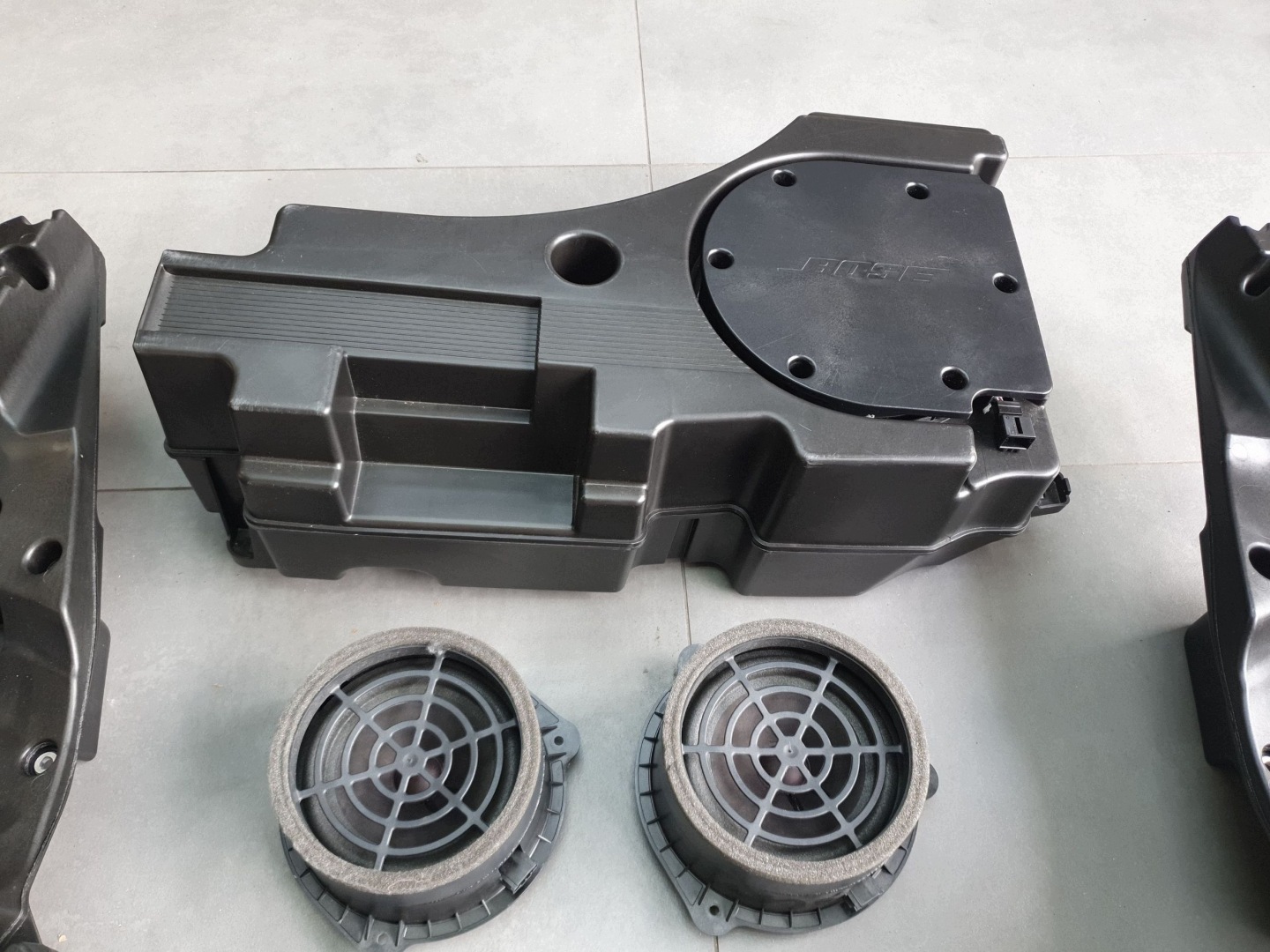 Audi Q7 4M running board audio speakers amplifier bose 4M0035223