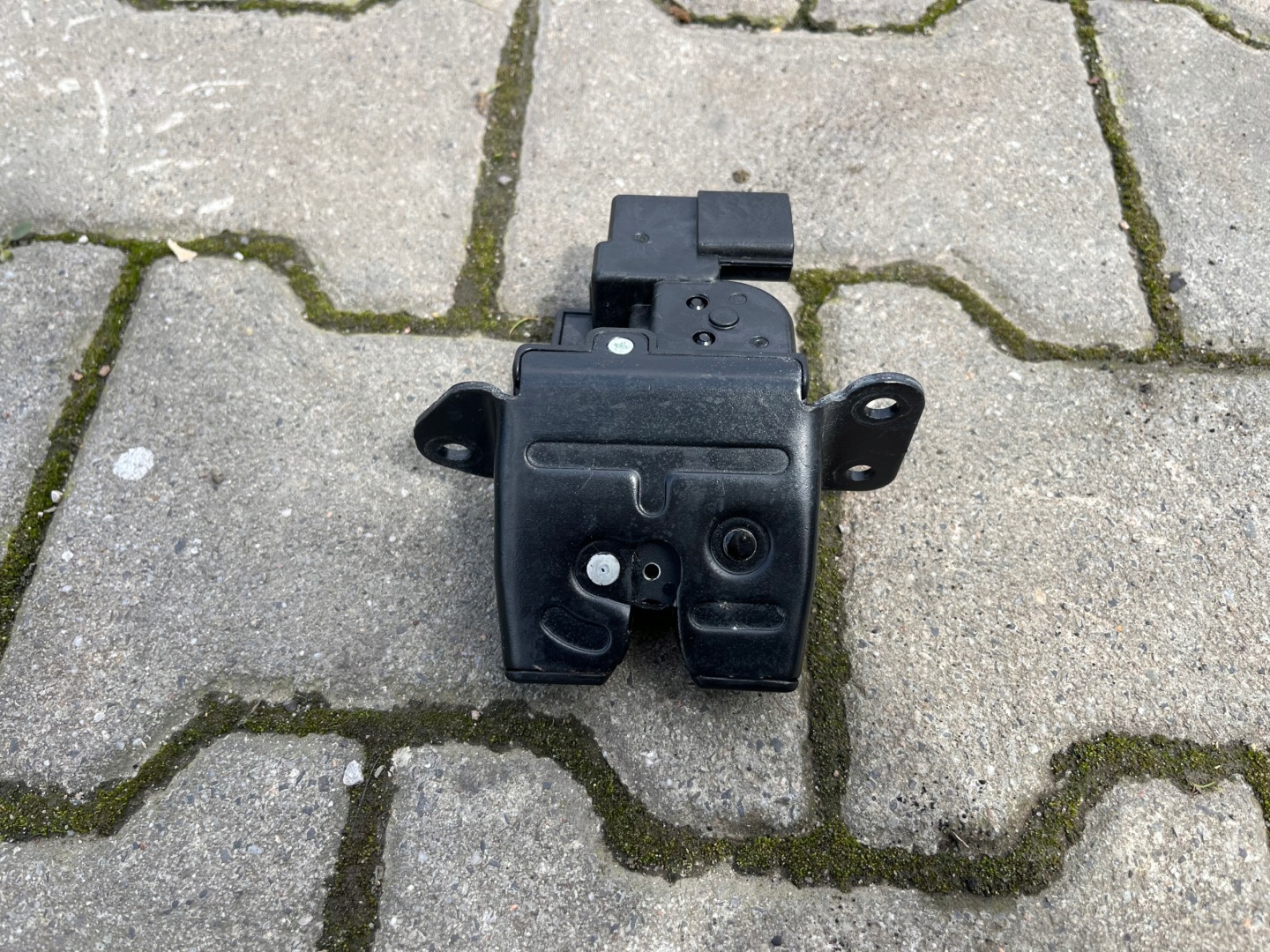 Hyundai I30 II lock bonnet boot