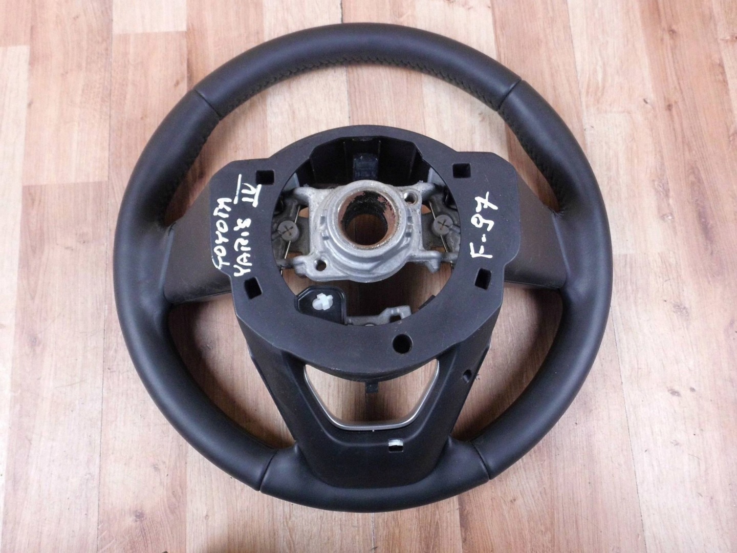 Toyota Yaris IV steering wheel, heated heated