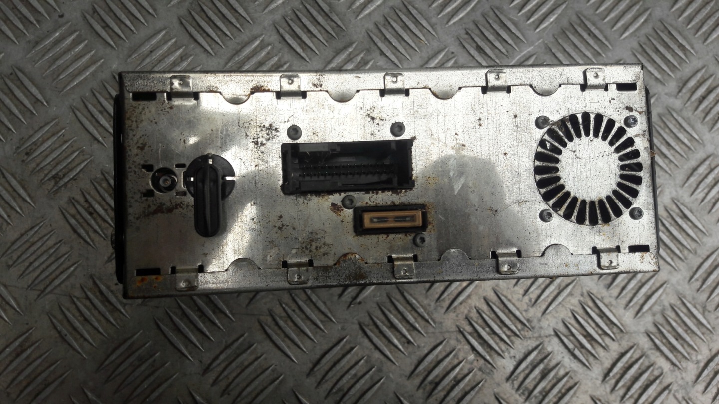 VW PASSAT B5 NAVI RADIO CD player 4D0919887D