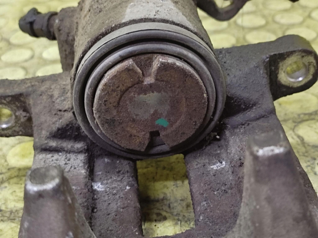 VW GOLF IV 1.9 TDI caliper brake right rear part