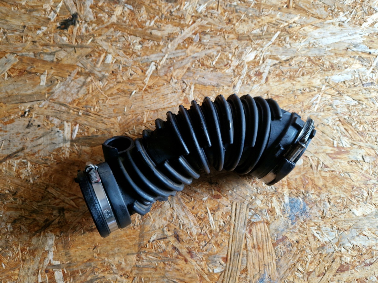 pipe air hose VW AUDI 2.0TDI 5QF129656K