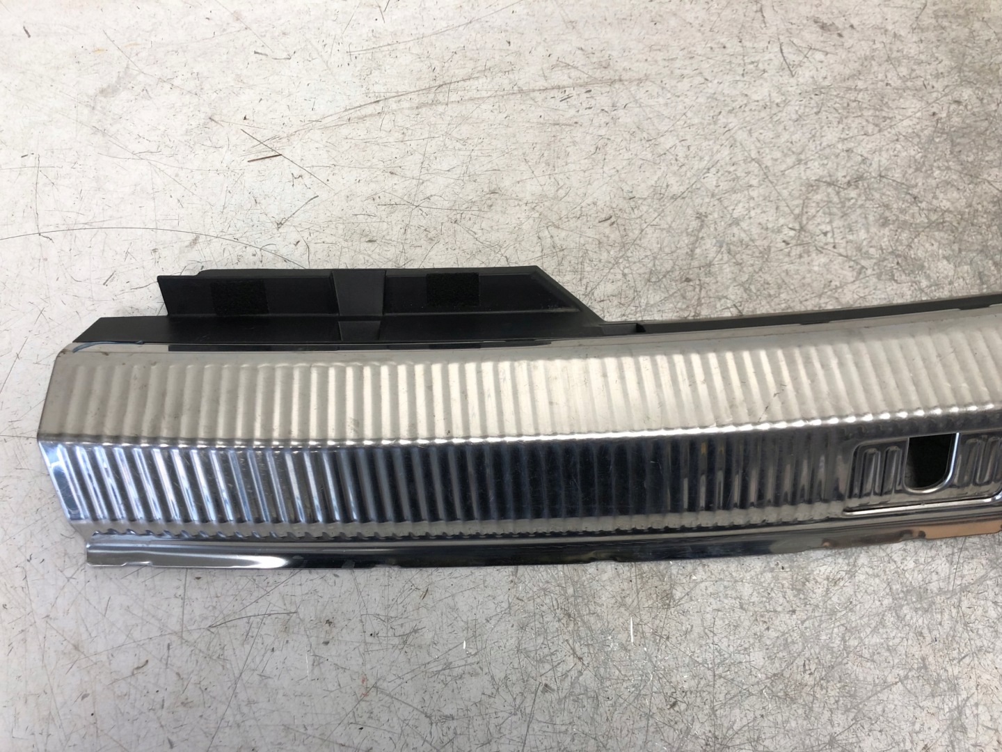 cover of the threshold boot AUDI A4 B8 KOMBI 8K9864483C