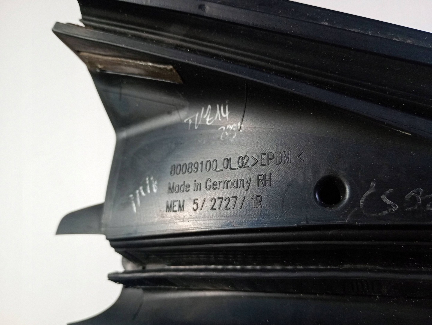 gasket upper windows front front right Maserati GranTurismo 2008