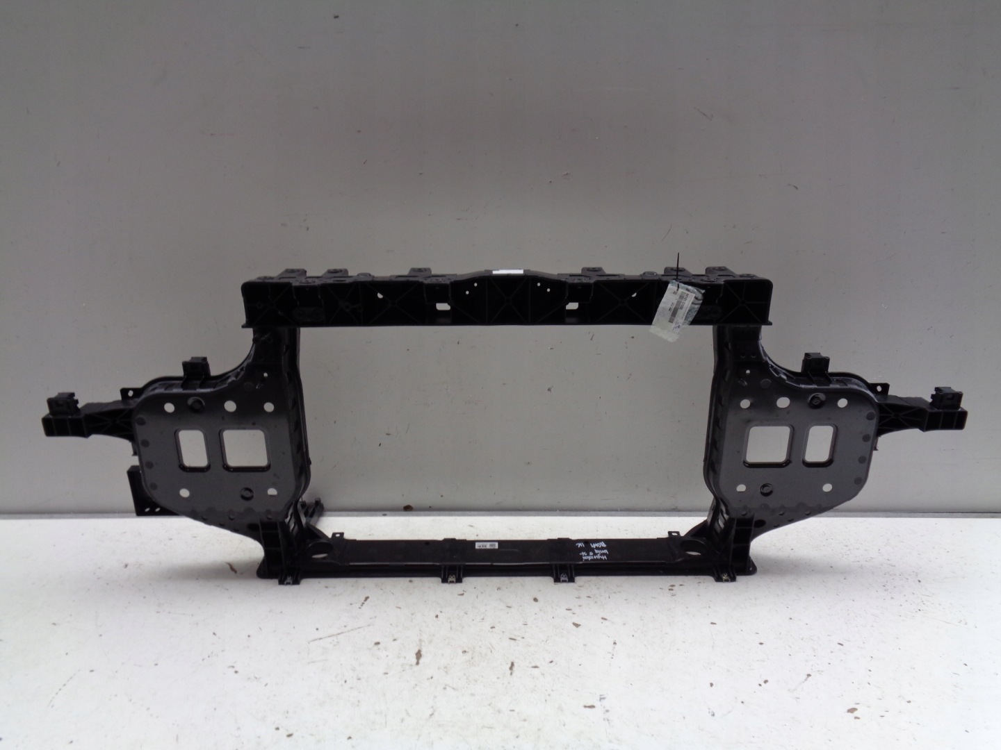 new bar, wall front HYUNDAI IONIQ 5 21