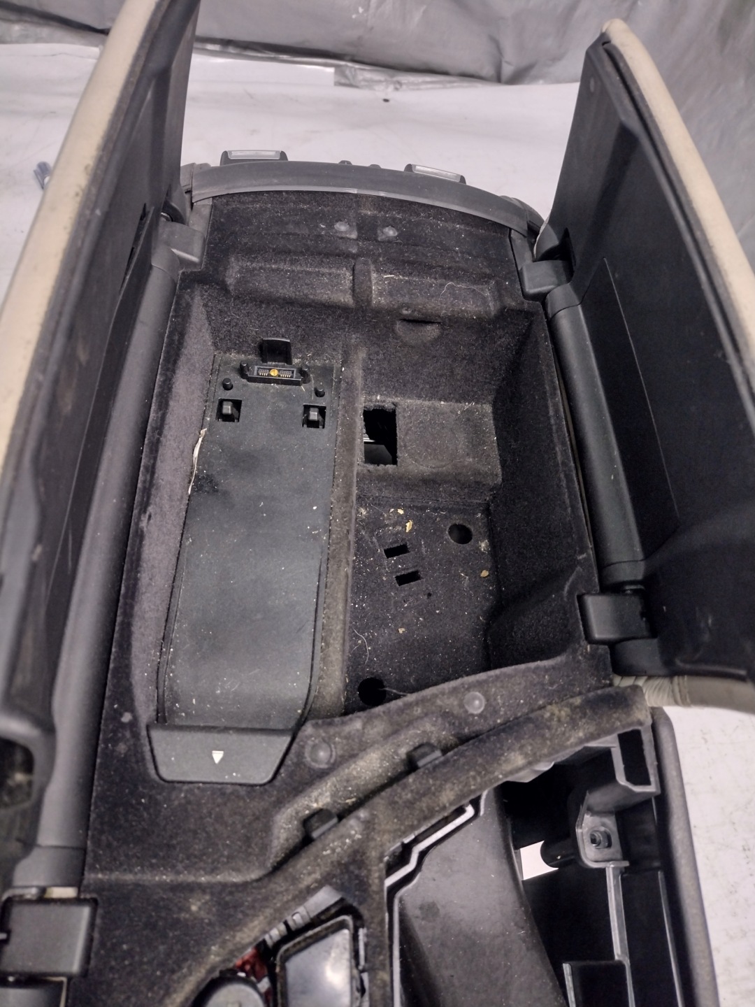 Tunel central armrest BMW F11 UK
