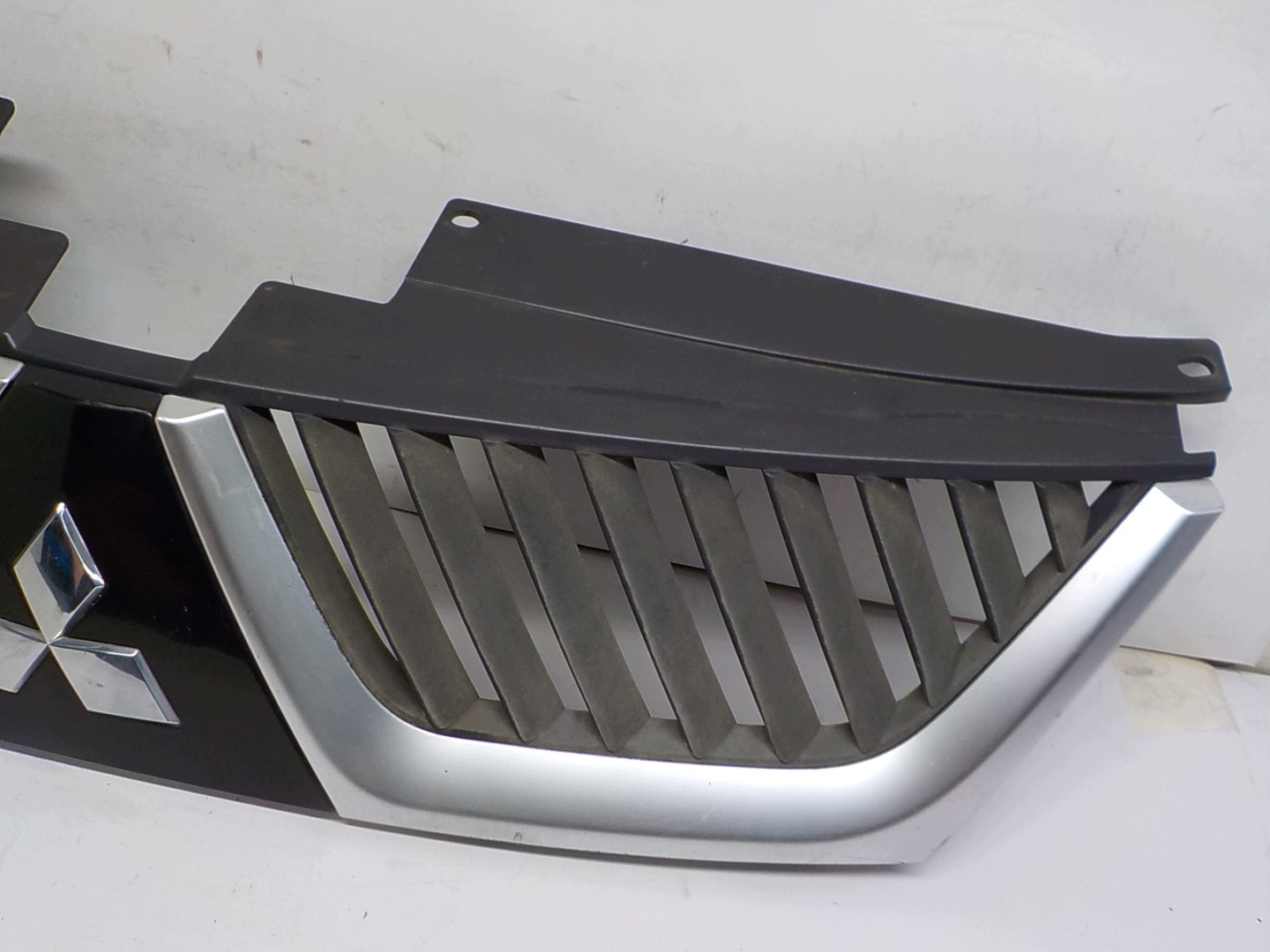 MITSUBISHI OUTLANDER II grill grille radiator